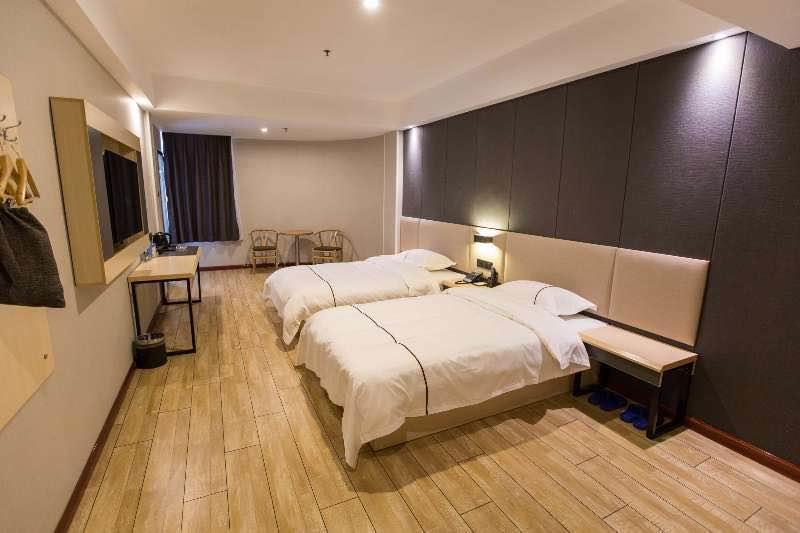 Thank Inn Plus Hotel Hebei Tangshan Road South District Train Station Exterior photo