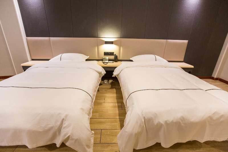 Thank Inn Plus Hotel Hebei Tangshan Road South District Train Station Exterior photo